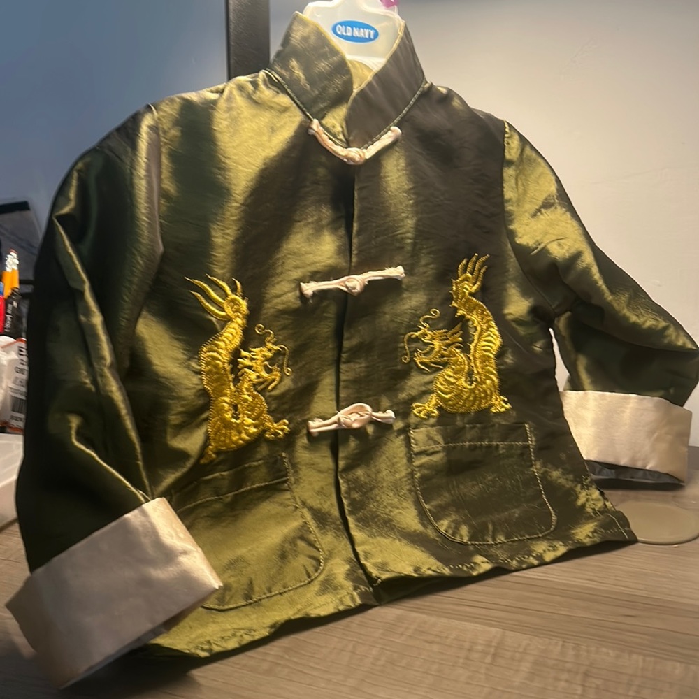 Silky Child Dragon Jacket. 4T?